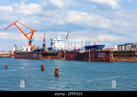 Schiffe in Trockendocks der Werft in Göteborg, Schweden Stockfoto