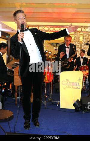 Tom Gaebel, Late Night Shopping im Alstertal Shopping Centre AEZ, Hamburg, 23.09.2022 Stockfoto