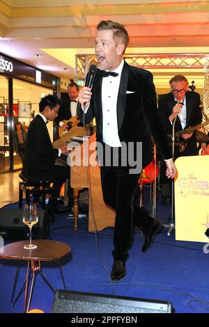 Tom Gaebel, Late Night Shopping im Alstertal Shopping Center AEZ, Hamburg, 23.09.2022 Stockfoto