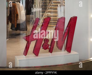 H&M Shopfront Schild in Turin Stockfoto