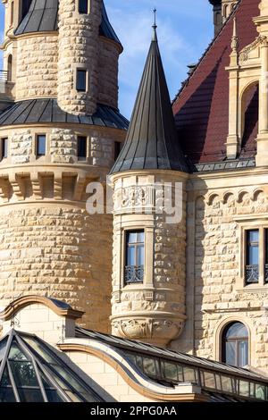 Moszna-Burg aus dem 17. Jahrhundert, historische Burg und Residenz, Moszna, Opole, Polen Stockfoto