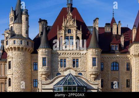 Moszna-Burg aus dem 17. Jahrhundert, historische Burg und Residenz, Moszna, Opole, Polen Stockfoto