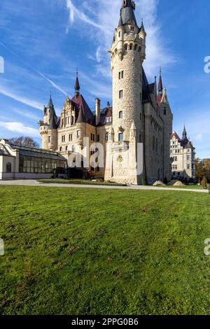 Moszna-Burg aus dem 17. Jahrhundert, historische Burg und Residenz, Moszna, Opole, Polen Stockfoto