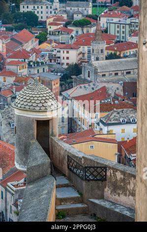 Finalborgo aus Forte San Giovanni Stockfoto