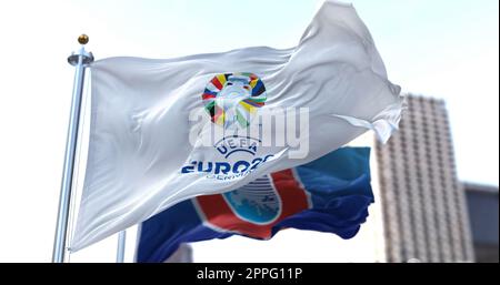 Die Flagge der UEFA Euro 2024, die im Wind fliegt Stockfoto