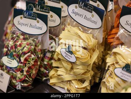 Verschiedene Arten, Formen und Farben italienischer Pasta Stockfoto