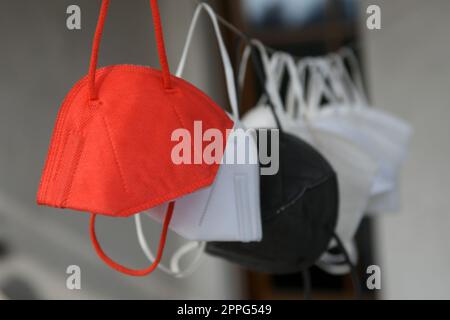 Mehrere verschiedene FFP2-Masken - mehrere verschiedene FFP2 Masken Stockfoto