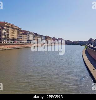 Fluss Arno und alte Architektur von Pisa, Toskana, Italien Stockfoto