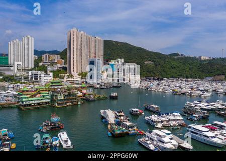 Aberdeen, Hongkong 24. August 2020: Drohne fliegt über das Taifun-Tierheim von Hongkong in aberdeen Stockfoto