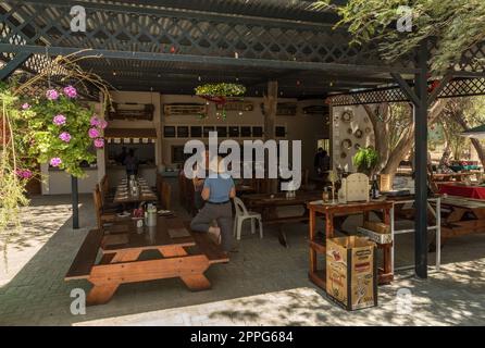 Nicht identifizierte Personen im Goanikontes Resort and Camp, Namibia Stockfoto