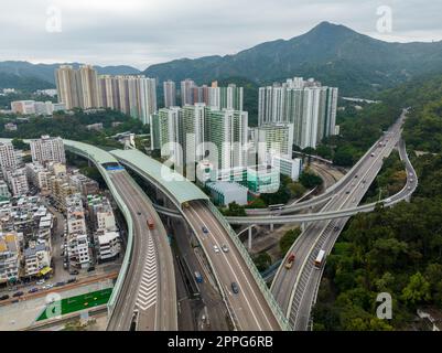 Sha Tin, Hongkong, 26. Januar 2022: Drohnenflug über Hong Kong City Stockfoto