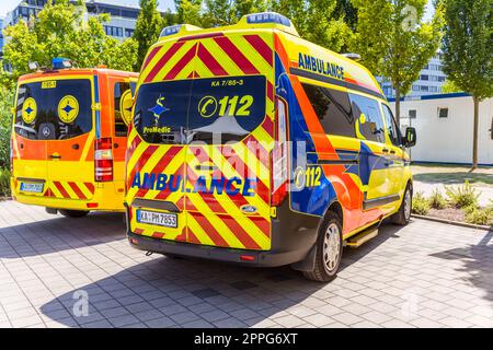 Walldorf, Deutschland - 17. Juli 2022: Autos verschiedener Ambulanzdienste in Deutschland Stockfoto