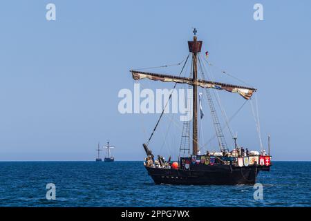 Segelschiffe in der Ostsee in WarnemÃ¼nde, Deutschland Stockfoto