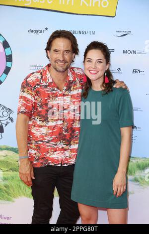Oliver Mommsen, Katia Fellin, Premiere von Mein Lotta-Leben - Alle Tschaka mit Alpaka in Cinemaxx Dammtor, Hamburg, 14.08.2022 Stockfoto