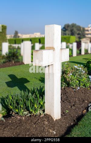 Überqueren Sie den Grabstein auf dem Heliopolis Commonwealth war Cemetery, Kairo, Ägypten Stockfoto