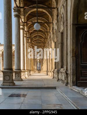 Passagen rund um den Hof der Muhammad-Ali-Pascha-Moschee, Zitadelle von Kairo, Ägypten Stockfoto