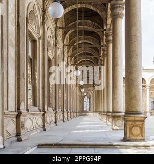 Passagen rund um den Hof der Muhammad-Ali-Pascha-Moschee, Zitadelle von Kairo, Ägypten Stockfoto