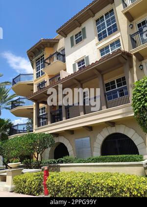 Lauderdale-By-The-Sea. Ein typisches Apartment am Strand in Florida an einem wunderschönen sumer Tag. Stockfoto