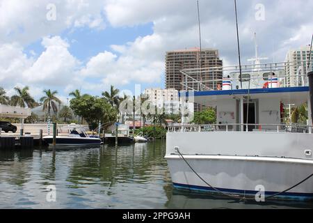 Stadtbild von Ft. Lauderdale, Florida mit dem Strand und der Stadt Stockfoto