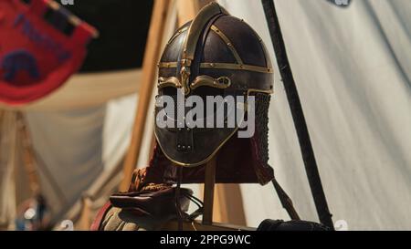 ritterpanzer, Helme und Accessoires, alles, was Fans mittelalterlicher Marken lieben Stockfoto