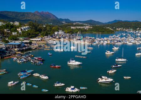 Sai Kung, Hongkong 29. November 2019: Blick von oben auf den Yachtclub Stockfoto