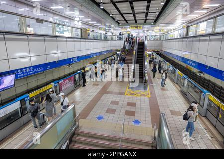 Taipei, Taiwan, 14. März 2022: U-Bahn-Station Zhongxiao Xinsheng in Taipei Stockfoto