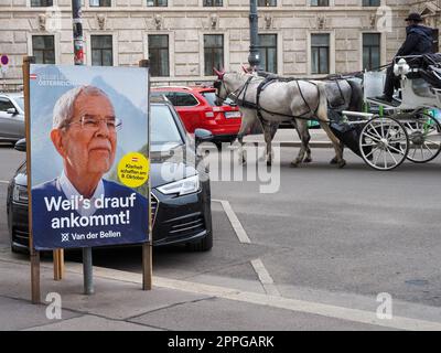 Wahlplakat des amtierenden Bundespräsidenten Van der Bellen - Bundespräsidentschaftswahlen Österreich 2022 Stockfoto