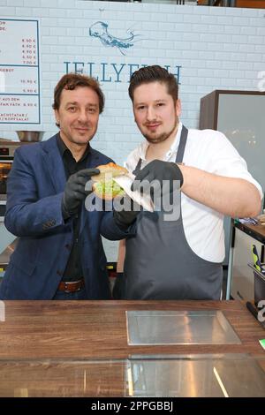 Falk Hocquel, Stefan Faeth, Eröffnung des Bistros Quallen in der Europa-Passage, Hamburg, 30.09.2022 Stockfoto