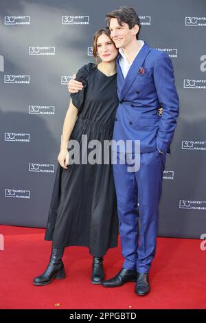 Marlene Burow, Sabin Tambrea, Premiere des Films in einem Land, das es nicht mehr gibt, auf dem Filmfest Hamburg, Cinemaxx Dammtor, Hamburg, 02.10.2022 Stockfoto