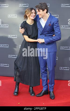 Marlene Burow, Sabin Tambrea, Premiere des Films in einem Land, das es nicht mehr gibt, auf dem Filmfest Hamburg, Cinemaxx Dammtor, Hamburg, 02.10.2022 Stockfoto