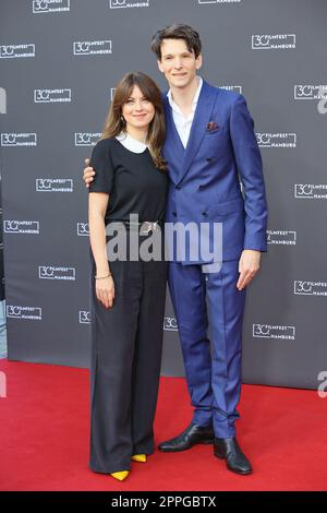 Alice Dwyer, Sabin Tambrea, Premiere des Films in einem Land, das es beim Filmfest Hamburg, Cinemaxx Dammtor, Hamburg, 02.10.2022 nicht mehr gibt Stockfoto