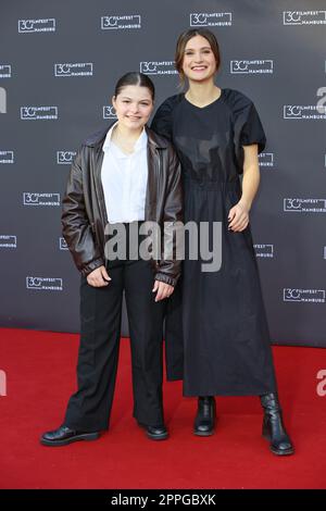 Zoe Hoechel, Marlene Burow, Premiere des Films in einem Land, das es beim Filmfest Hamburg, Cinemaxx Dammtor, Hamburg, 02.10.2022 nicht mehr gibt Stockfoto