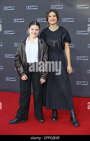 Zoe Hoechel, Marlene Burow, Premiere des Films in einem Land, das es beim Filmfest Hamburg, Cinemaxx Dammtor, Hamburg, 02.10.2022 nicht mehr gibt Stockfoto