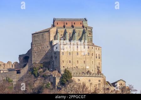 Abtei St. Michael, Sacra di San Michele, Italien. Mittelalterliches Klostergebäude. Stockfoto