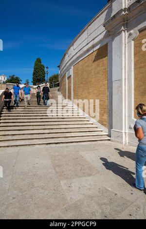 Spanische Treppe aus dem 18. Jahrhundert auf der Piazza di Spagna, Rom, Italien Stockfoto