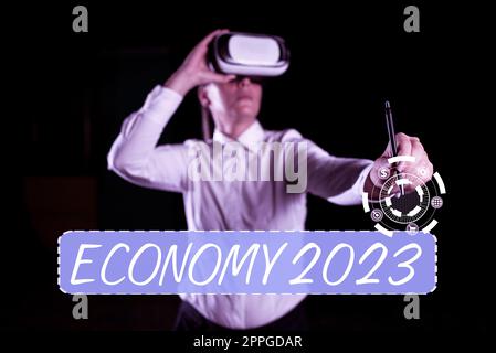 Textunterschrift zur Darstellung der Wirtschaft 2023. Das Konzept bedeutet den Zustand des Reichtums und der Ressourcen eines Landes im kommenden Jahr Stockfoto