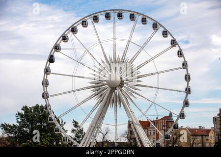 Danzig, Polen - 9. September 2020: Riesenrad auf der Kornkammer-Insel in Danzig, Polen Stockfoto