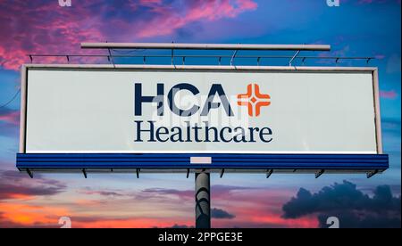 Reklametafel mit Logo von HCA Healthcare Stockfoto