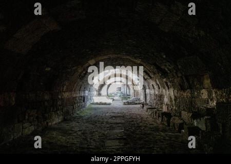 Agora Ören Yeri in Izmir, Türkei, ist eine herrliche antike Stätte, die die Überreste eines einst großen Marktplatzes und kulturellen Knotenpunkts zeigt. Stockfoto