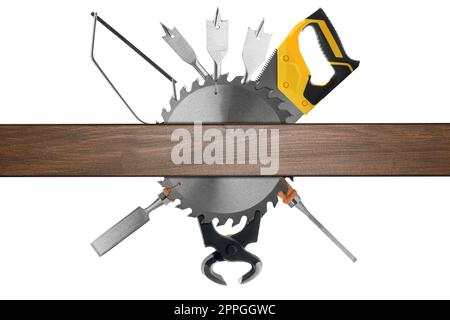 Zimmereiwerkzeuge und Holzfläche auf weißem Hintergrund, Collage Stockfoto