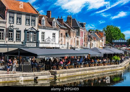 Restaurants an der Somme in der Altstadt von Amiens, Frankreich Stockfoto