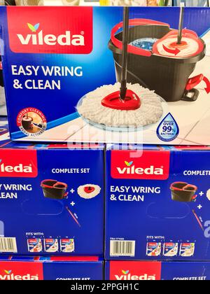 Kiel, Germany - 20. August 2022: Vileda brand household cleaning equipment on a stack for sale. Stockfoto