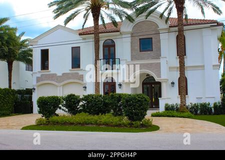 Lauderdale-By-The-Sea. Ein typisches Apartment am Strand in Florida an einem wunderschönen sumer Tag. Stockfoto