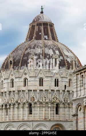 Pisa Baptisterium von St. John auf der Piazza del Duomo, Pisa, Italien Stockfoto