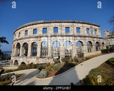 Kroatien. Pula Ruinen des am besten erhaltenen römischen Amphitheaters, erbaut im ersten Jahrhundert v. Chr. während der Herrschaft des Kaisers Vespasian Stockfoto