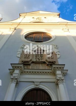 Alte Fassade an der Straße im Zentrum der Stadt. Kosice ist die 2. Größte Stadt in der Slowakei Stockfoto