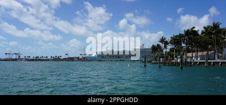 Luxus-Appartements im Hafen von Miami Stockfoto