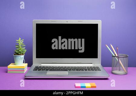 Farbenfrohes Bürozubehör Bright Workplace Stuff Werkstattmaterialien Arbeit Ablagesystem Ideen Beschriftungsgegenstände Papiermaterial Schreibwaren Sammlungen Kugelschreiber Stockfoto