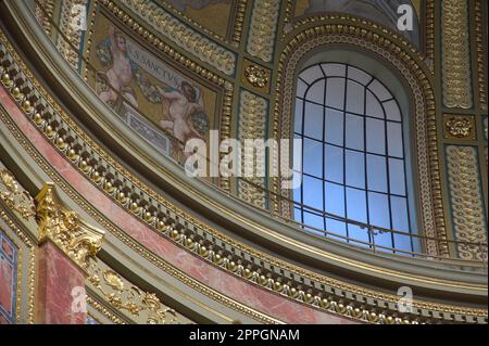 Blick in das Innere von St. Stephan Basilika in Budapest. Stockfoto