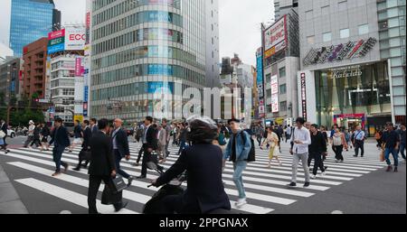 Tokio, Japan, 29. Juni 2019: Shinjuku-Viertel in Tokio Stockfoto